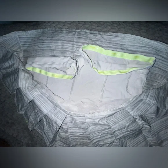 Lululemon pace setter skirt size 6 - Picture 6 of 7